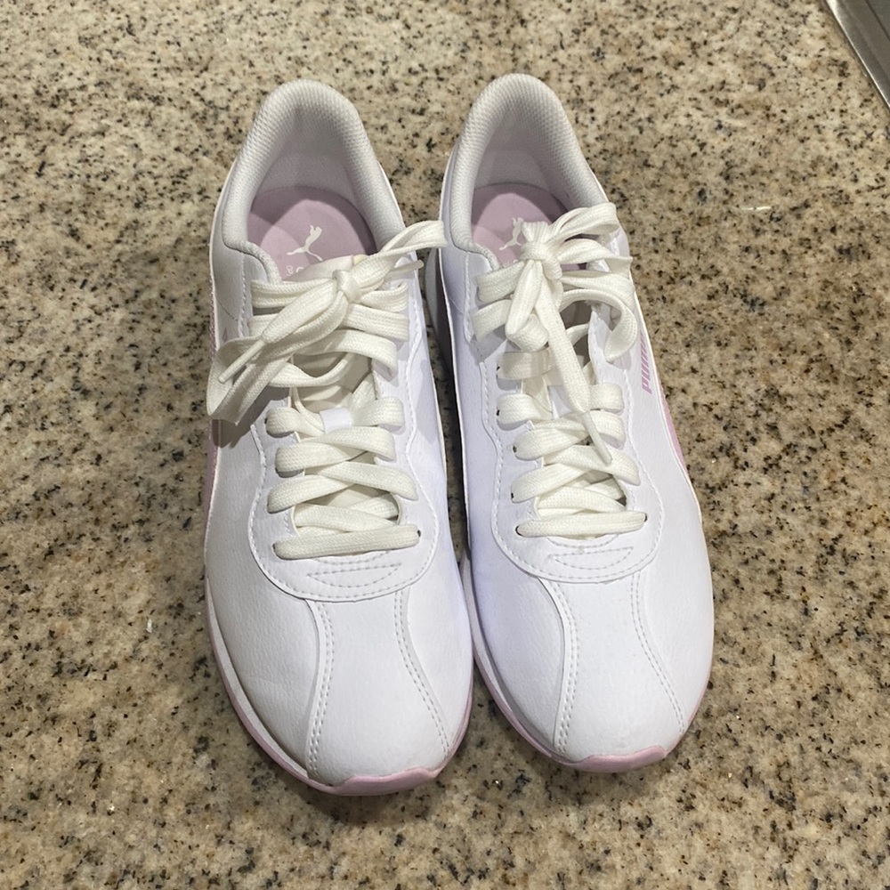 Pink pumas